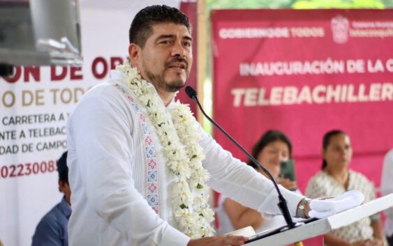 Tras más de una década de gestiones, Zenyazen cumple y entrega escuela nueva a alumnos del Telebachillerato Campo Chico