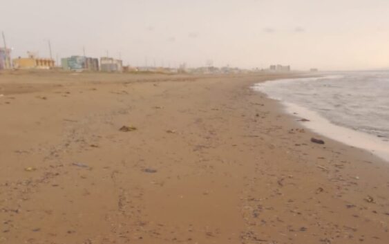 Temen pescadores por mancha de Chapopote en playas de Coatza y Agua Dulce