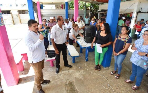 Zenyazen supervisa avance de obras en primaria “Independencia”, en Allende, Coatzacoalcos