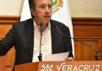 Se queda Eric Cisneros en el gabinete y no va por la gubernatura de Veracruz; quitará anuncios espectaculares con su nombre e imagen: Cuitláhuac