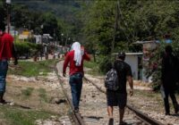 Pobreza en México se reduce… pero la mitad de la población carece de seguridad social: Coneval