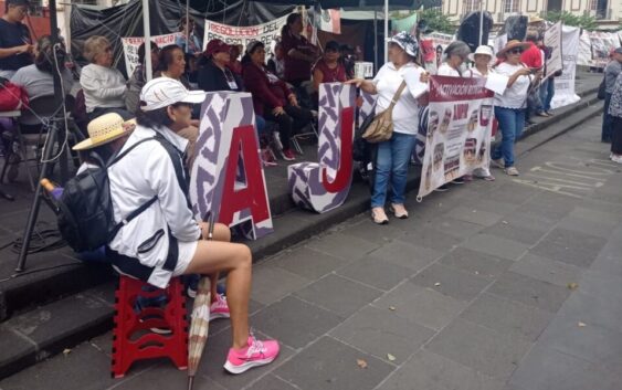 Inician ayuno Jubilados y culpan a Cuitláhuac por lo que les suceda