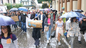 Las autoridades de la UV callan y se ausentan en la protesta estudiantil por las becas de posgrado