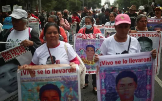 AMLO insiste en que Ejército sí ha colaborado en el Caso Ayotzinapa: “No es culpar por culpar”