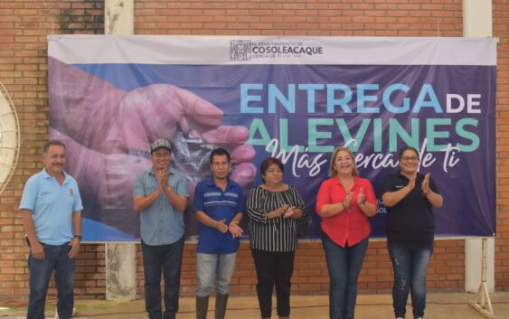 Entregan alevines a acuicultores de Cosoleacaque.