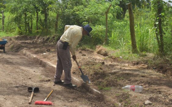 Refuerzan servicios públicos en Villas Ana María.