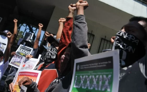 Caso Ayotzinapa: padres exigen investigar a Peña Nieto por junta que creó la “verdad histórica”