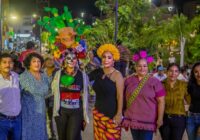 Algarabía en el desfile de catrinas y catrines 2023 en Acayucan