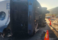 Vuelca autobús en carretera Oaxaca-Cuacnopalan; hay al menos 18 migrantes muertos