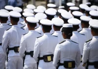 La Marina se deshace de cadetes a punto de graduarse