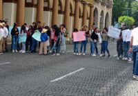 Bloquean estudiantes de la FNERRR la avenida Enríquez en protesta por los recortes presupuestales en el sector educativo
