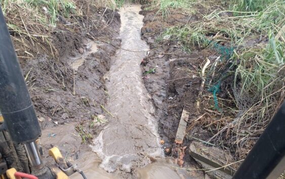 Refuerza Ayuntamiento limpieza de canales en diferentes sectores de Coatzacoalcos