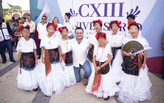 47 escuelas de Cosoleacaque, engalanaron el magno desfile del 20 de noviembre.