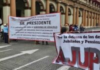 Jubilados responsabilizan a Cuitláhuac por pérdida de 60 años de seguridad social en Veracruz