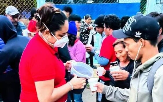 El DIF que preside Diana Aguilar y la población dan ayuda humanitaria  a migrantes