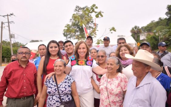 Tepetzintla respalda a Rocío Nalhe