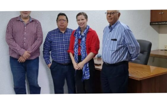 Socios de la CANACO de Coatzacoalcos, encabezados por Ignacio Alonso, se reunieron y dialogaron con Andrea Davidson, primera Secretaria política de la embajada de Canadá en México.