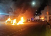 Villahermosa bajo fuego y plomo, vehículos incendiados y motín en el CRESET anoche