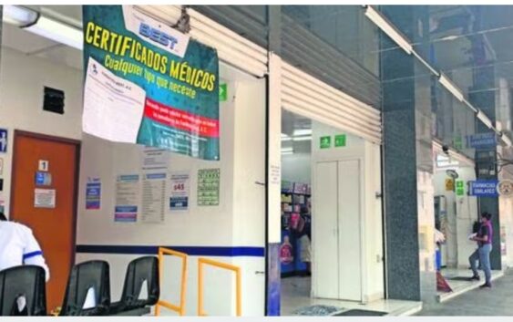 El Coneval urge a regular consultorios a farmacias