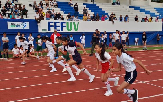 Realizan atletismo en Juegos Deportivos Escolares de la Supervisión #64