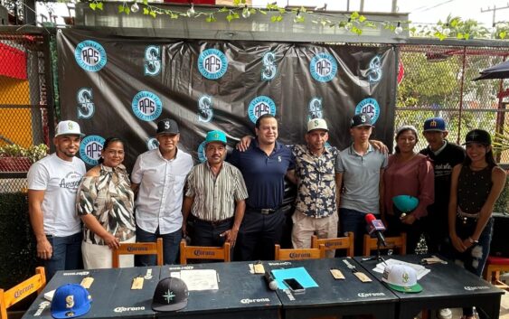 Firman los Marineros de Seattle a beisbolistas veracruzanos de la “Academia Prospectos del Sur”