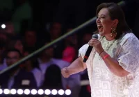Xóchitl estrena ‘mañanera’ con dedicatoria a AMLO: ‘México está peor que nunca’