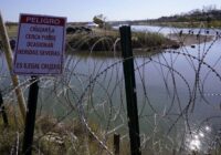 Tribunal Supremo de EU avala retirar alambre de púas que Texas colocó en la frontera con México