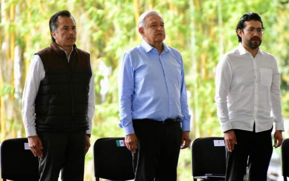 Entre abucheos y porras, Cuitláhuac hablófrente a AMLO, en Río Blanco
