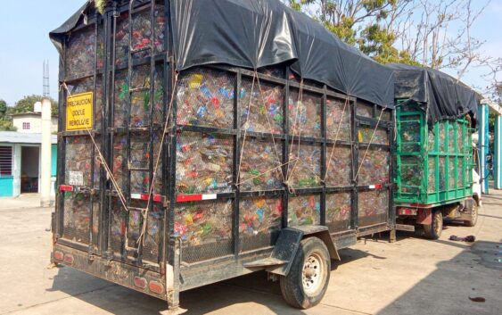 El H. Ayuntamiento de Cosoleacaque promueve prácticas de reciclaje sostenibles en escuelas.