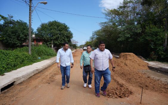 Alcalde Ponciano Vázquez Parissi recorre supervisando obras en construcción