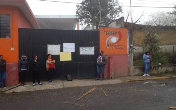 Toman oficinas del Telebachillerato de Xalapa y supervisión y planteles escolares de la zona centro del estado