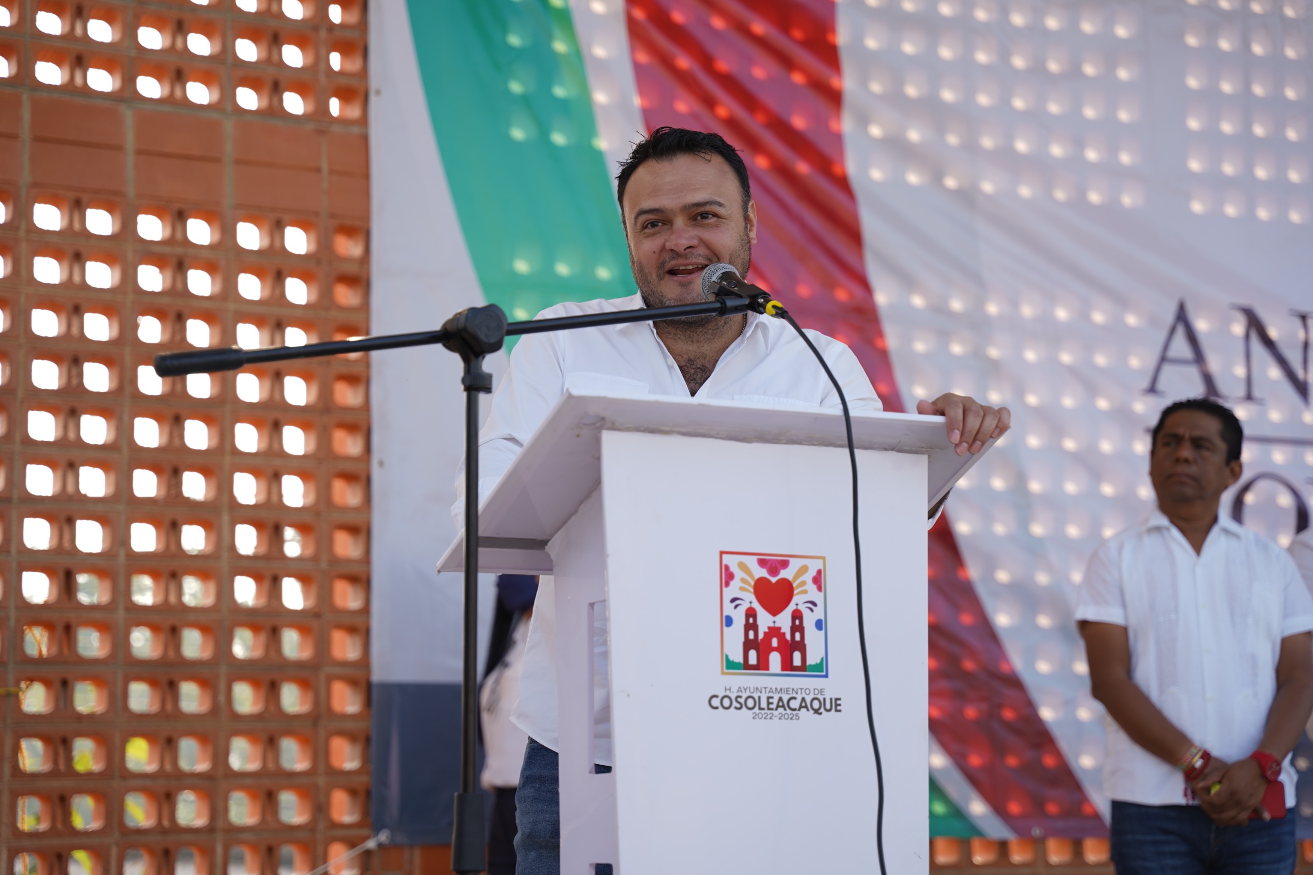Cosoleacaque conmemoró el CVII aniversario de la Constitución Política de los Estados Unidos Mexicanos.