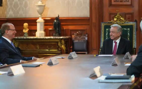 AMLO se reunió con el presidente de BlackRock, Larry Fink, en Palacio Nacional