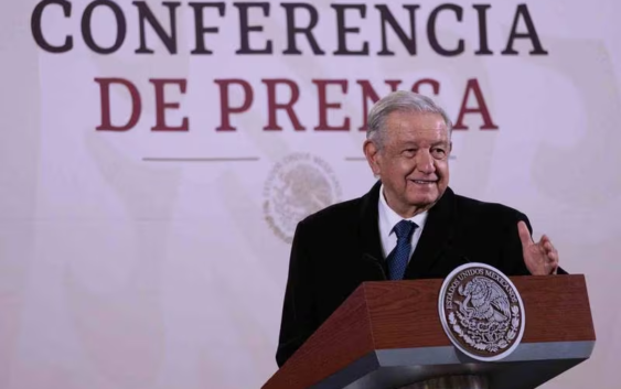 AMLO ‘insinúa’ que YouTube y conservadores están aliados tras eliminación de ‘mañanera’