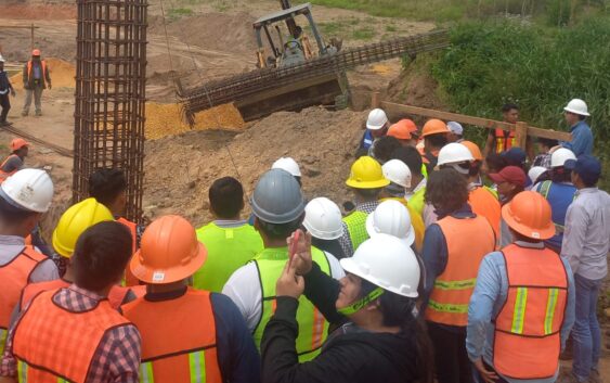 Visita de conocimiento por estudiantes del ITSA a la construcción de la UBBJ de Oluta