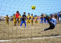 Emocionante torneo de fútbol de playa en Coatzacoalcos