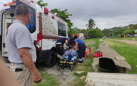 En Villa Allende un joven cae en colector pluvial