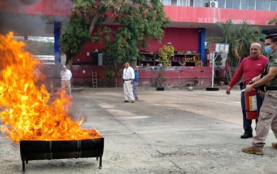 Capacitan contra incendios a cuerpo de seguridad física municipal