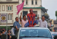 Spiderman se aparece en Caravana de Américo