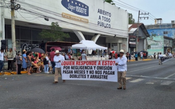Trabajadores reclaman por mala administración de Pemex en Poza Rica