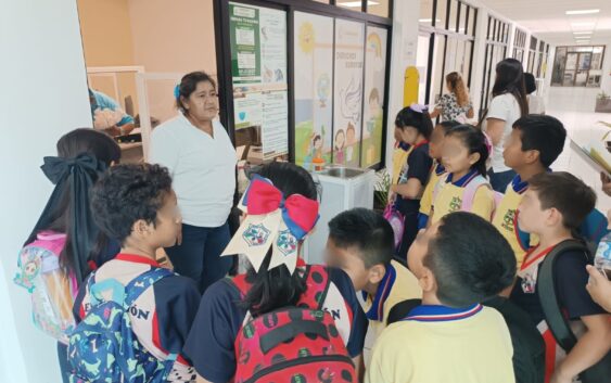 Participan alumnos en ‘Visita Guiada’ en el Ayuntamiento de Coatzacoalcos