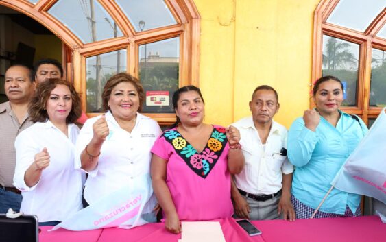 Con fuerza y corazón, inicia Roxana Mina Joaquín campaña por la diputación local por Acayucan