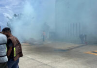 Evacuan a empleados de “Mercado Libre” tras incendio de pastizal en el poniente de Coatzacoalcos