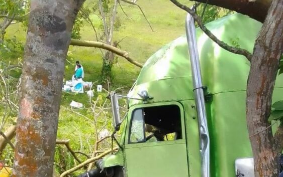 Muere trailero tras sufrir accidente en la carretera Coatza-VillaPor Osvaldo Antonio Sotelo