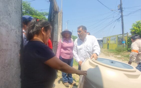 Apoyan a familias de Coatzacoalcos afectadas por falta de agua potable
