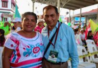 En Playa Vicente, la maestra Roxana Mina refrenda su compromiso con la ciudadanía
