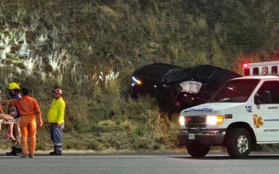 Se sale con todo y carro de la carretera del Tunel Sumergido