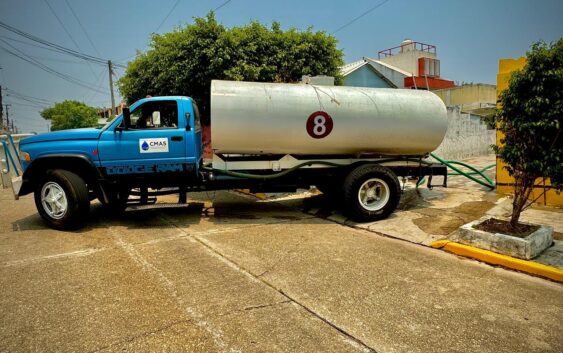 Continúa gobierno de Coatzacoalcos con entrega de agua en colonias vulnerables