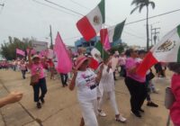 Se suma Coatzacoalcos a la marcha nacional de la “Marea Rosa”