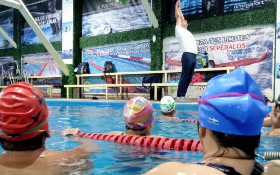 Desarrollan exitoso entrenamiento y capacitación de natación en el CAD Azteca de Perote